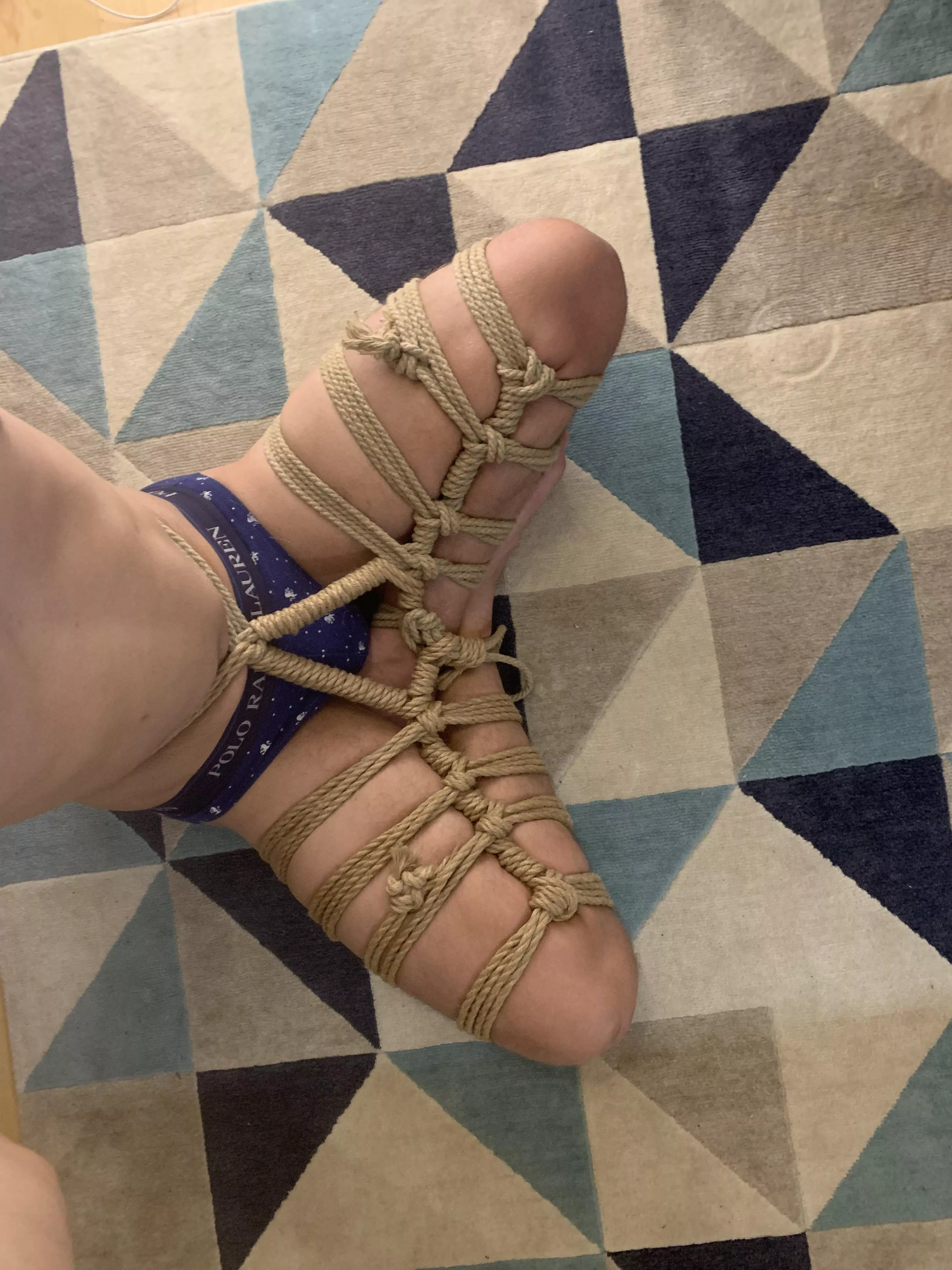 Agura self-tie, any takers ?