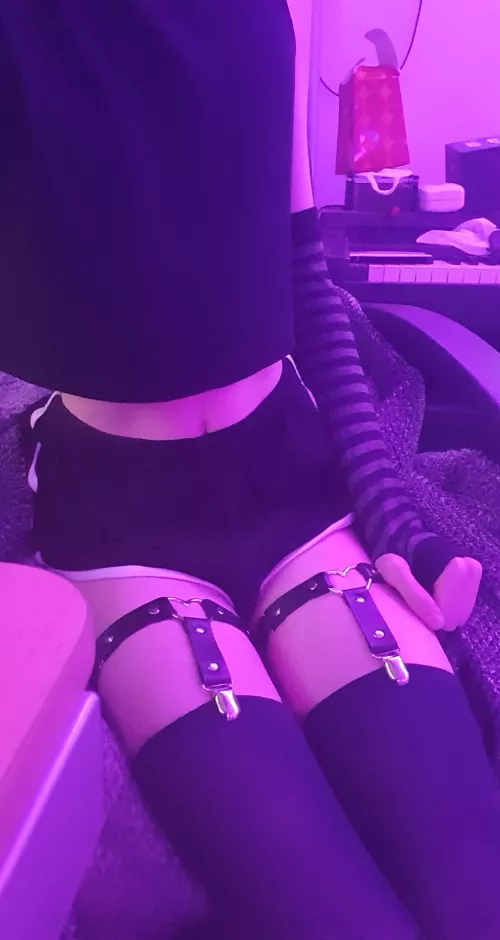 Allow me to present to you... ✨️THIGHS✨️