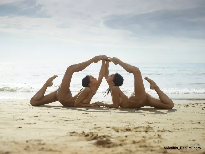 Beach bodies - twins Julietta and Magdalena