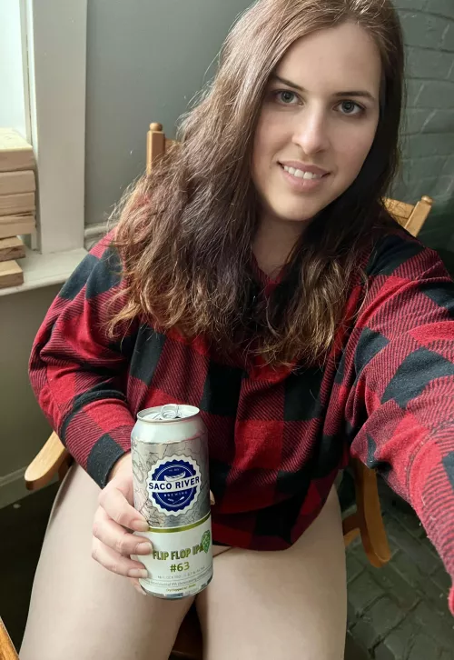 Better staying home drinking where it’s nice and warm. It’s certainly not flip flop weather. Oh, I’m wearing seamless Calzitaly pantyhose.