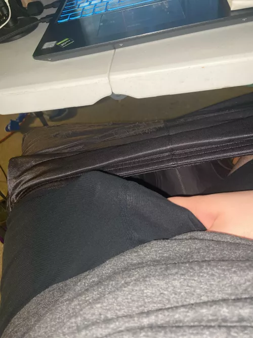 Come take a peek of gamer cock