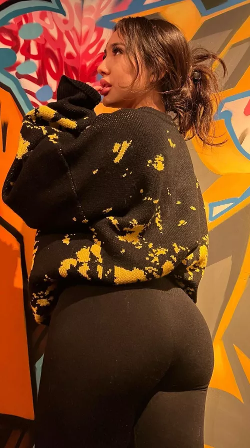 Dat Ass and Dem Lips Tho...