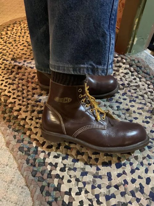 Does anybody know this brand? I can’t find anything online. Looks like it says SECD?