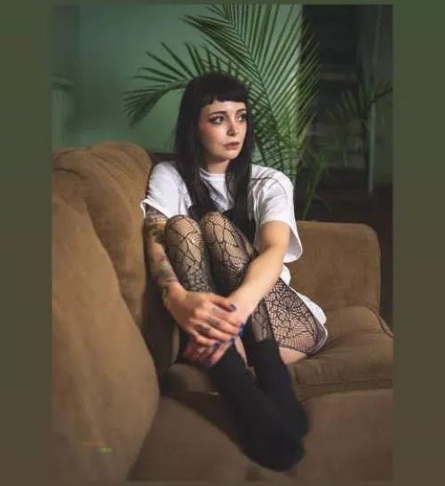 [domme] arrows up if you want me to humiliate you