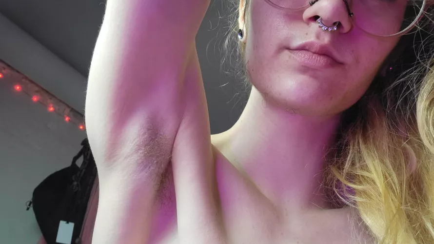 Everyone pray to the armpit gods with me that my hair gets thicker this year 🥰