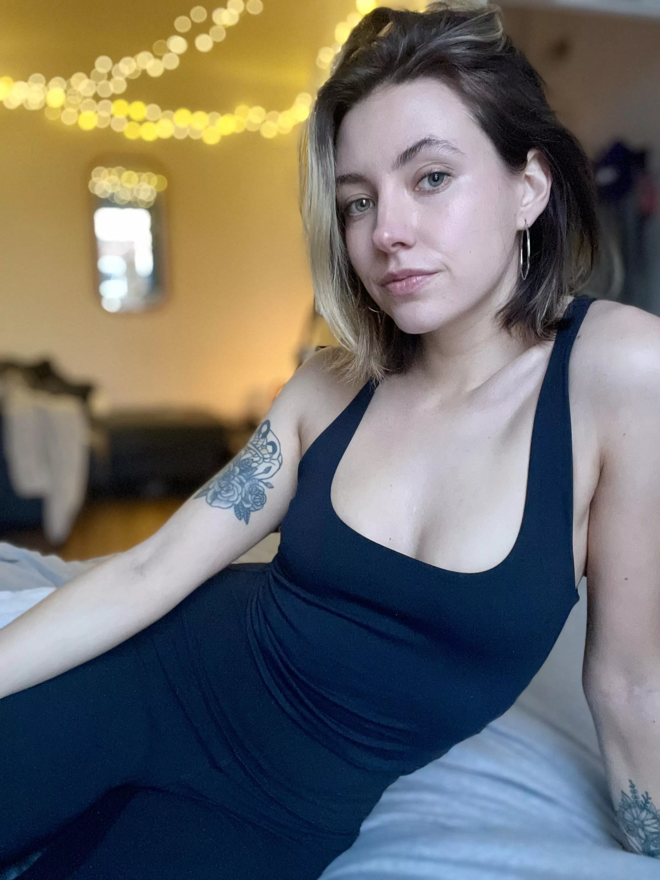 Feeling sleek in all black 🖤 (F)