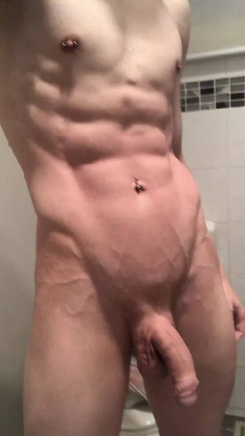 fresh out of the shower 😏