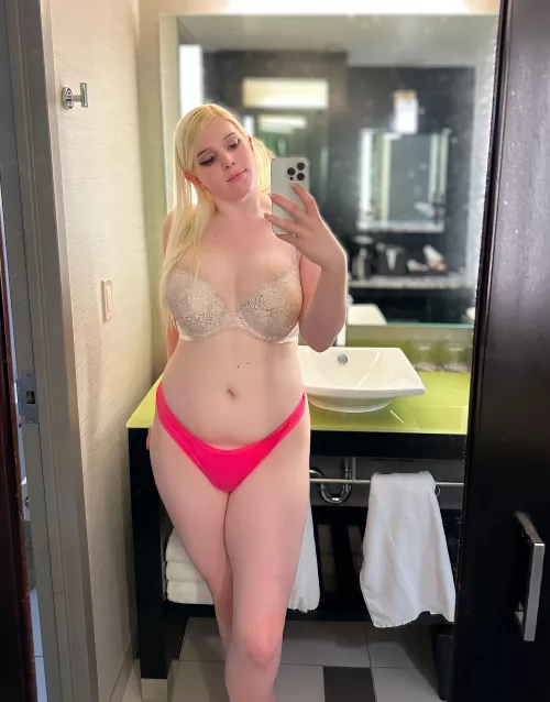 Good morning I brought you a chubby tgirl pic 💖