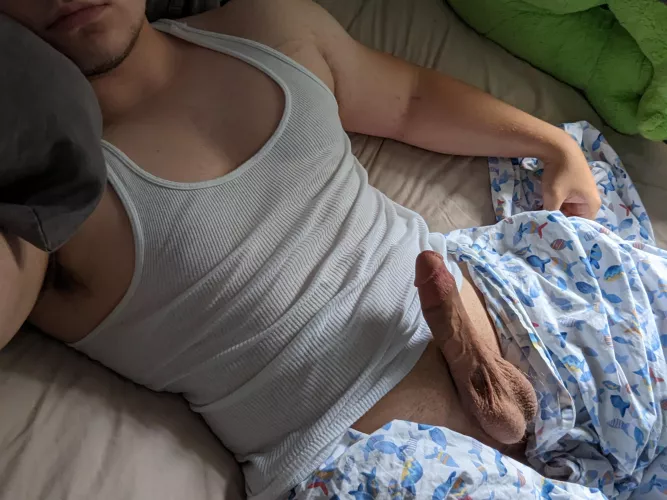 good morning ☀️who's up to take care of my throbbing morning wood 🪵💦?