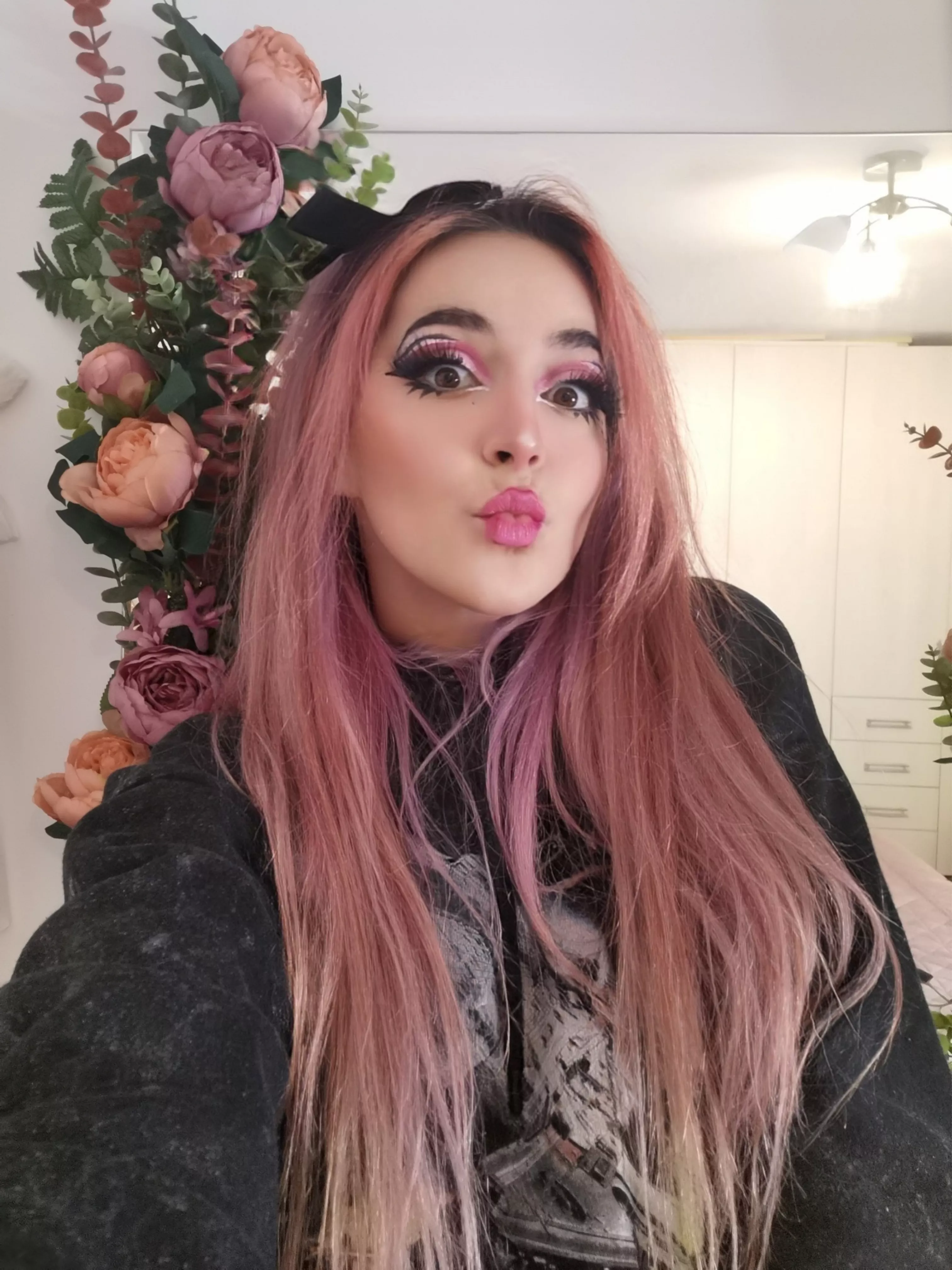 good night kiss for you! i hope I can get a kiss back