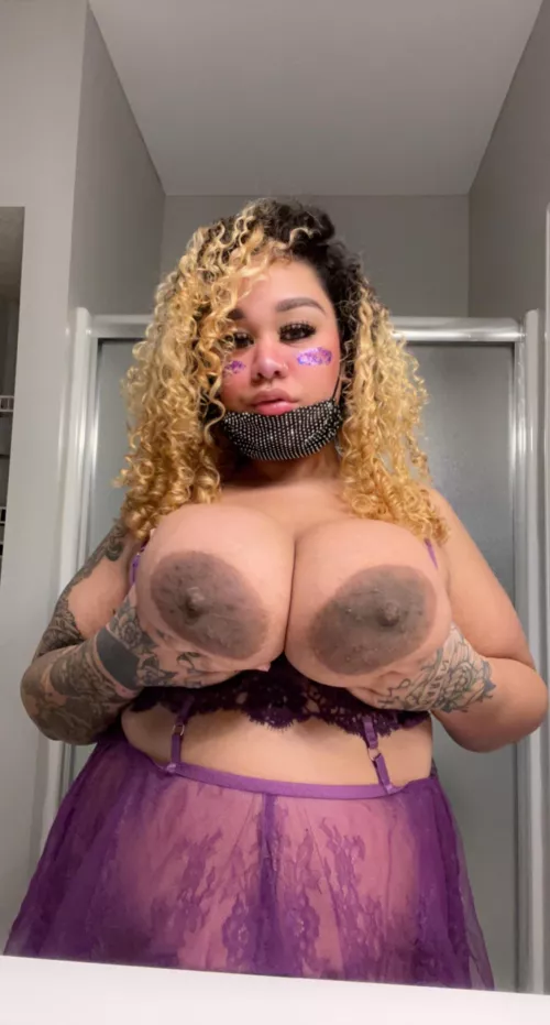 Hehe~ open wide 😽