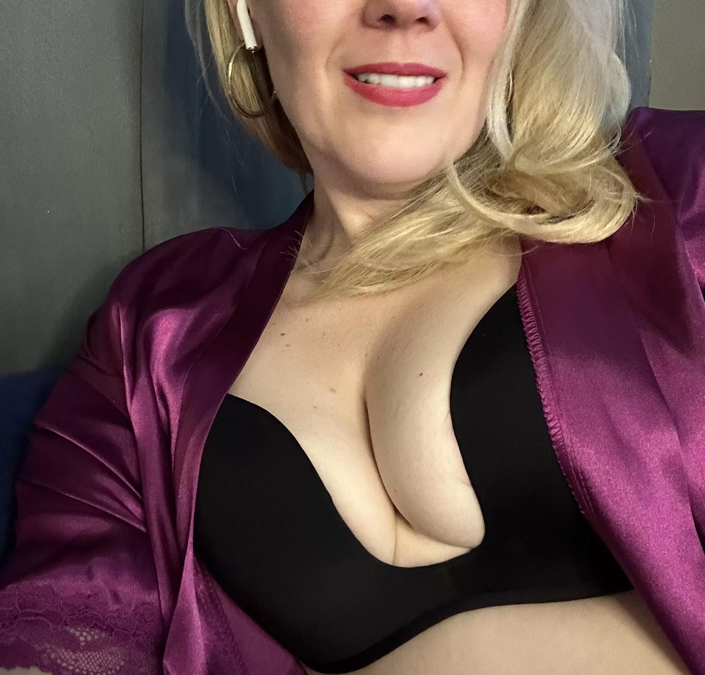 Help me get out of this bra?