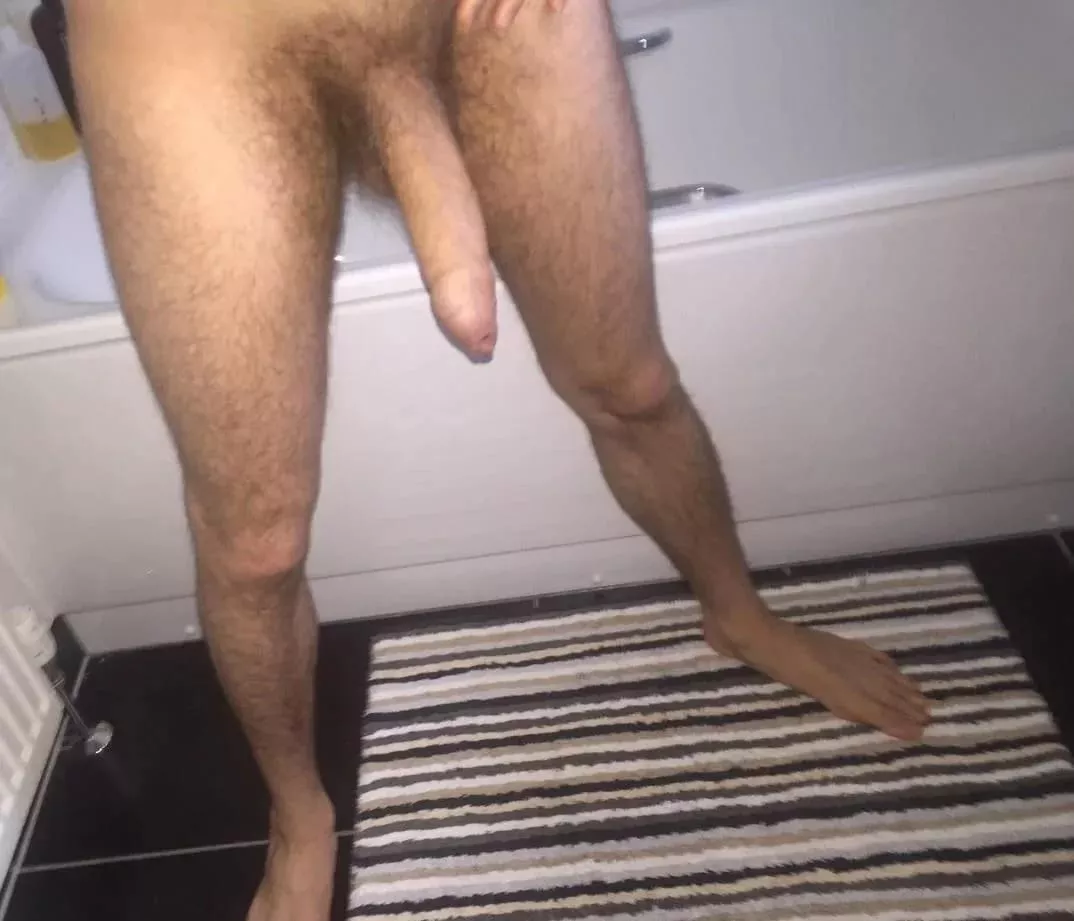 Hi from me and my uncut British cock. 👋🏻🇬🇧