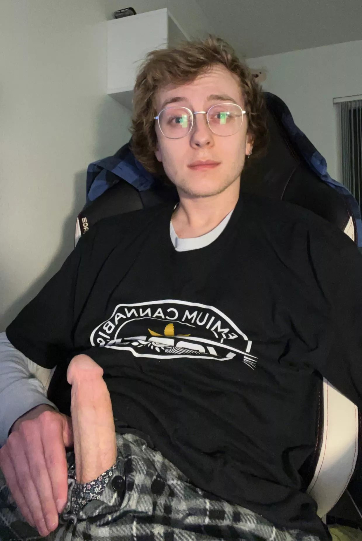 Hmu if you think you can beat my dick 😼