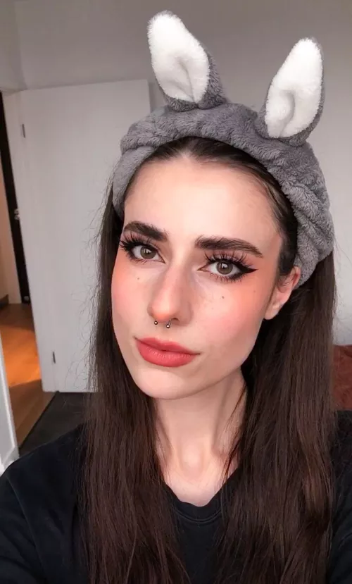 Hope you like goofy alt girls!