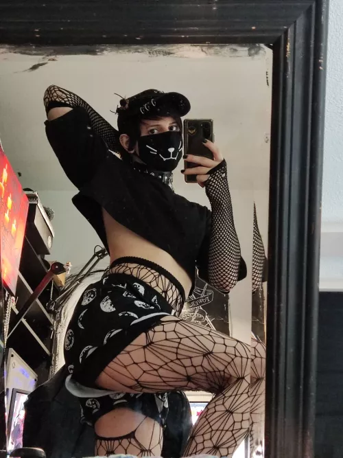 How's it going cuties, time for some femboy content