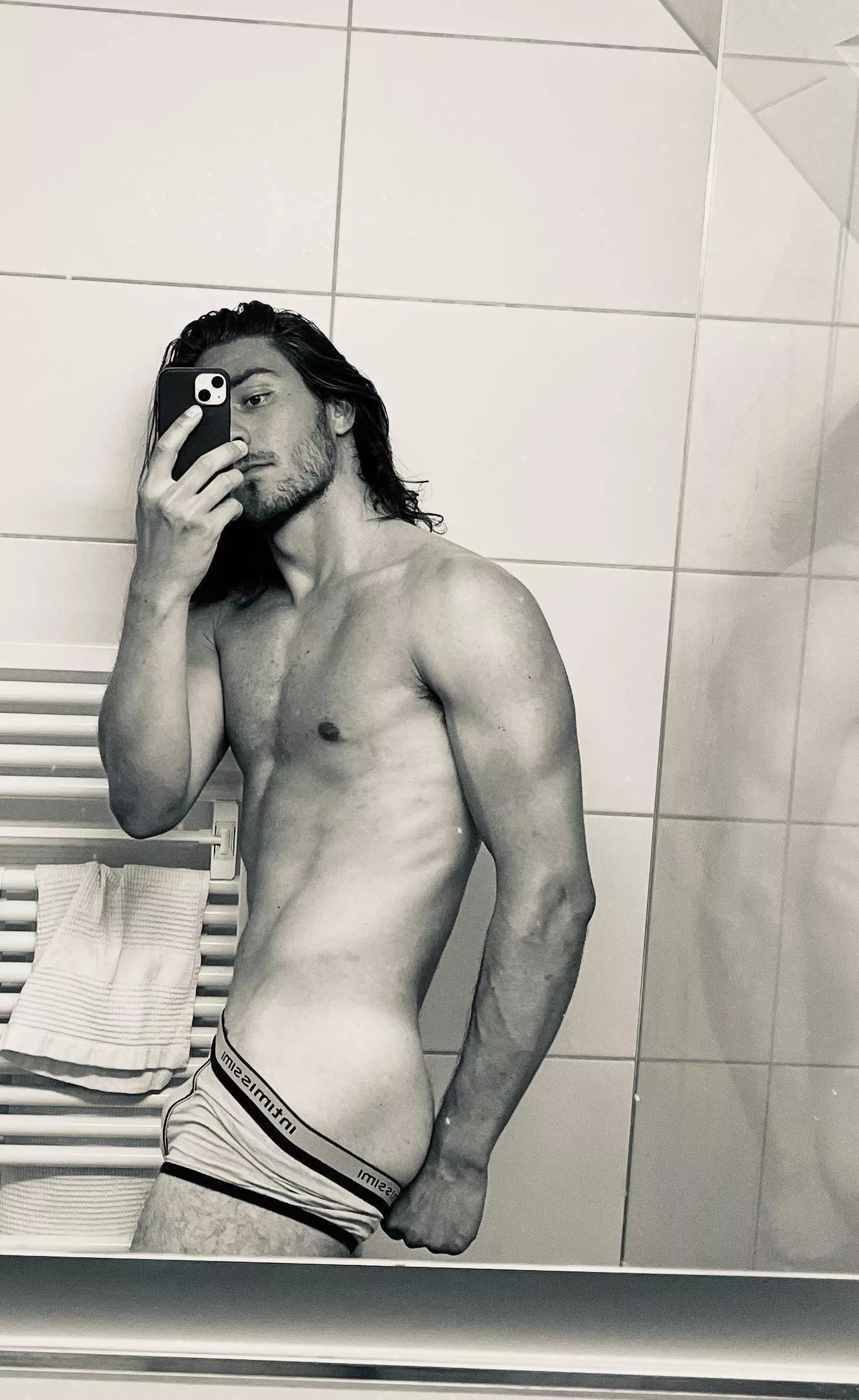 I have a sudden urge to eat pussy. Who wants to help me out?