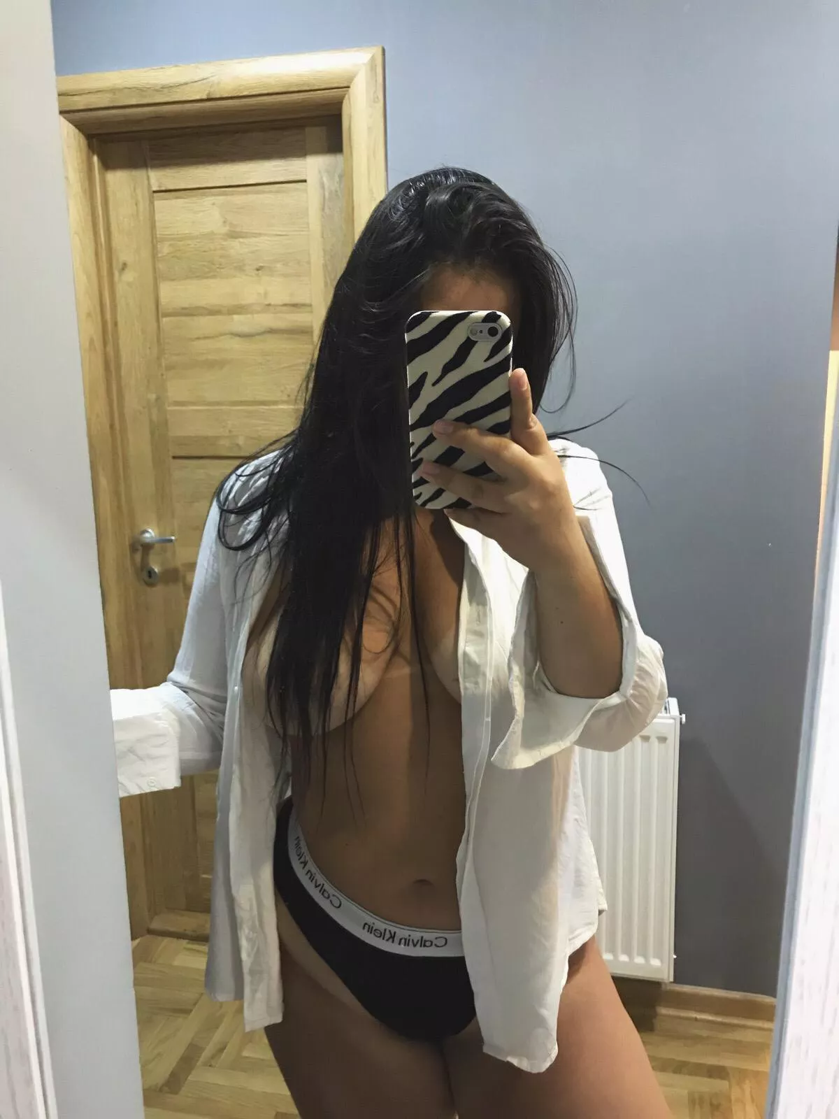 I like to think that guys prefer 5'2 curvy girls