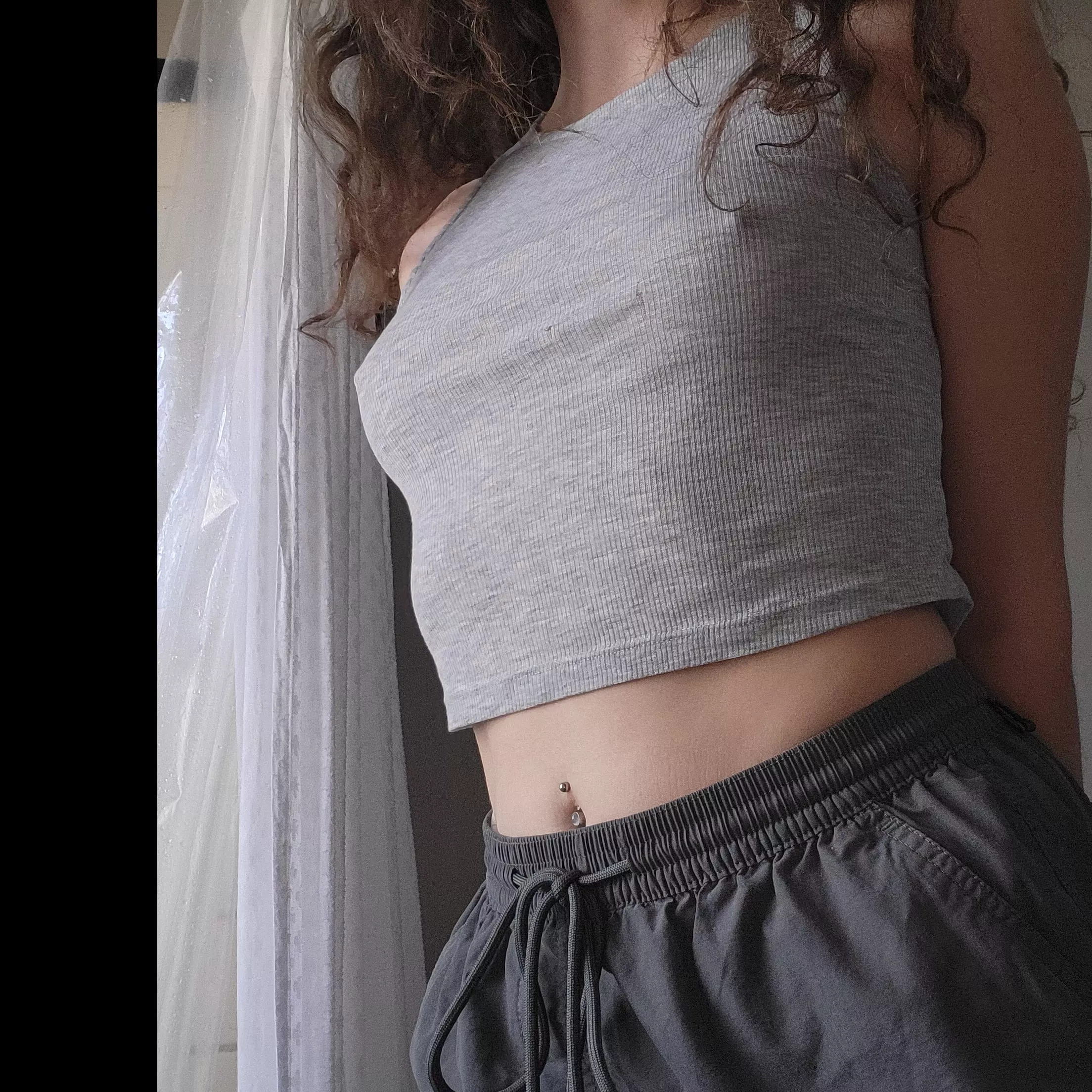 I love when others can see my belly piercing 😍