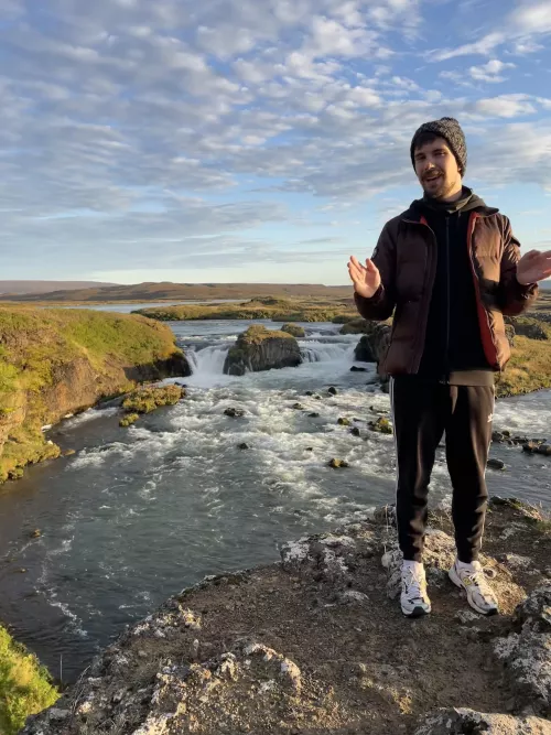 I was showing the size of the waterfall I think 🤔