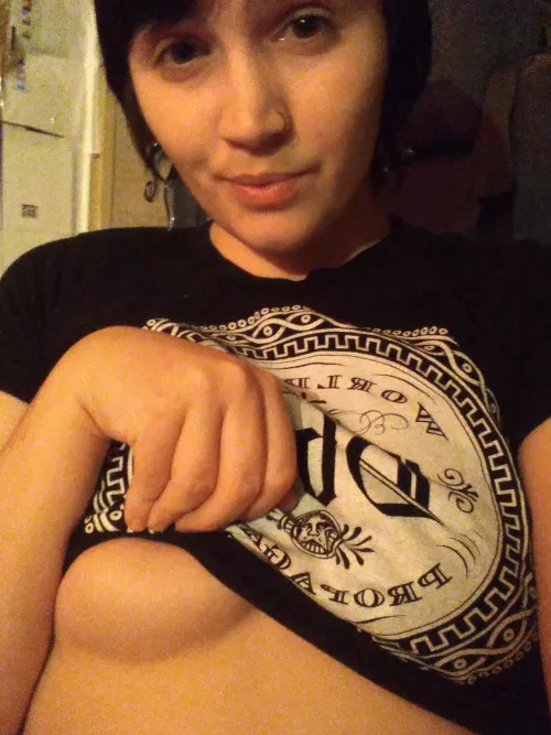 If they're flawless 💅🏼 You can go braless 😏