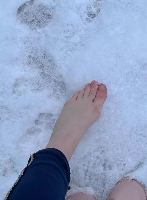 it was so cold.. maybe somebody want to warm it (in ur mouth)