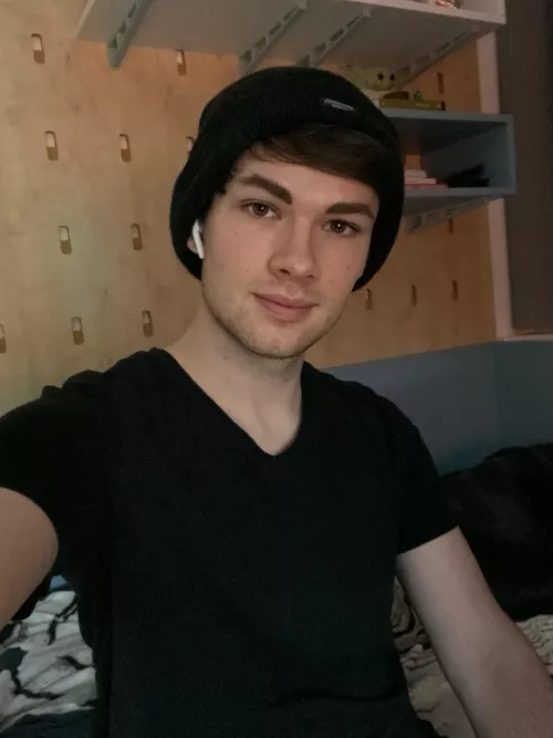 Kinda becoming a hat person.