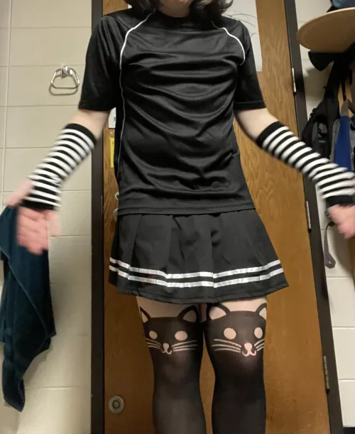 LOOK AT THESE TIGHTS