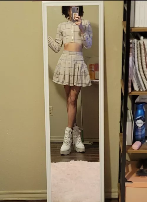 My boyfriend took me out for pizza last night, so ofc I had to dress cute 😊😊☺️