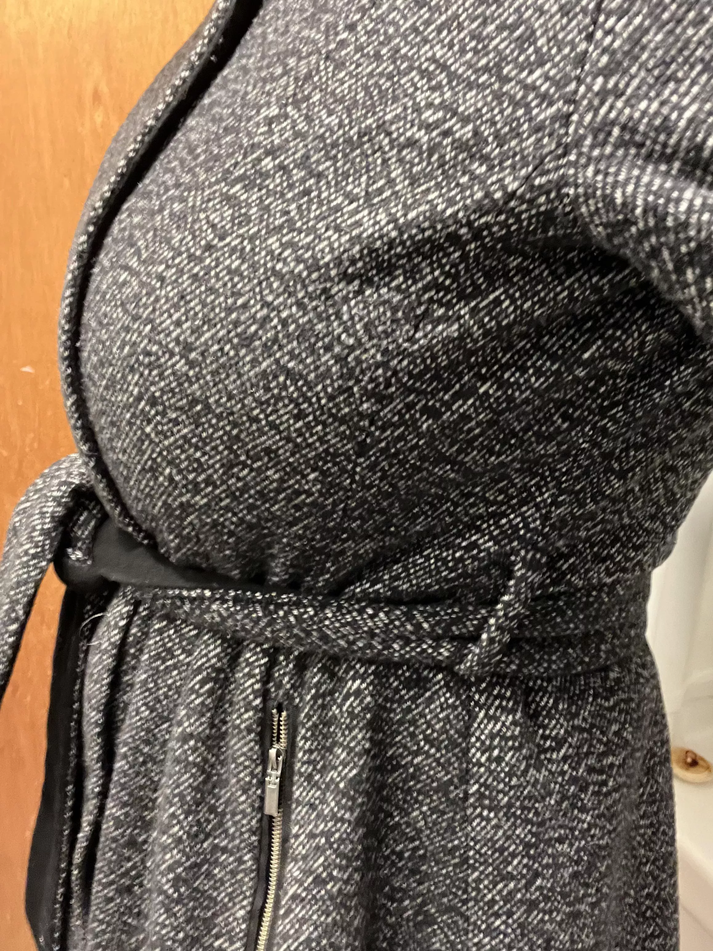 No need for a bra in this, belt supports enough 🔥