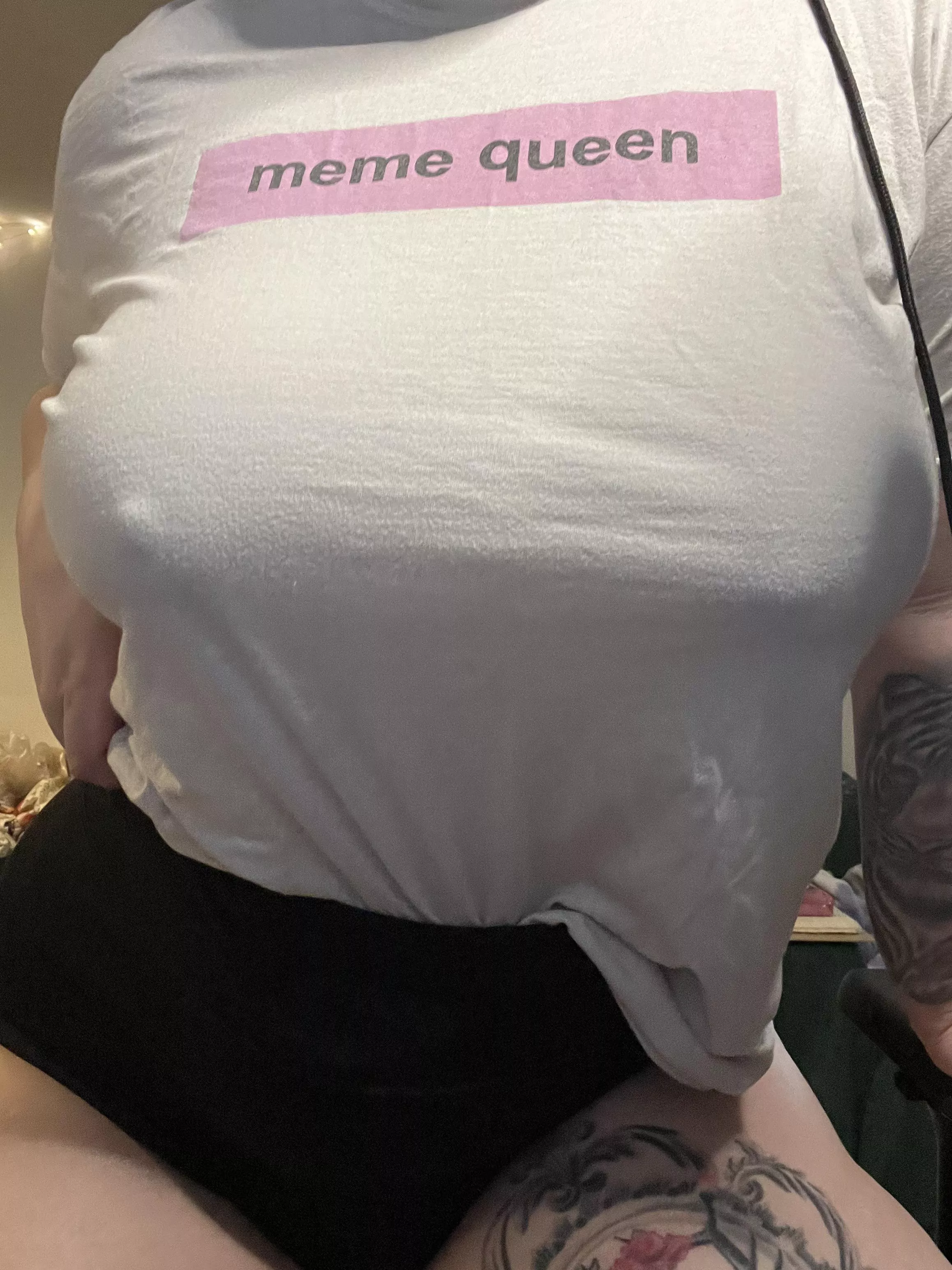 Playing apex in this t shirt, no bra