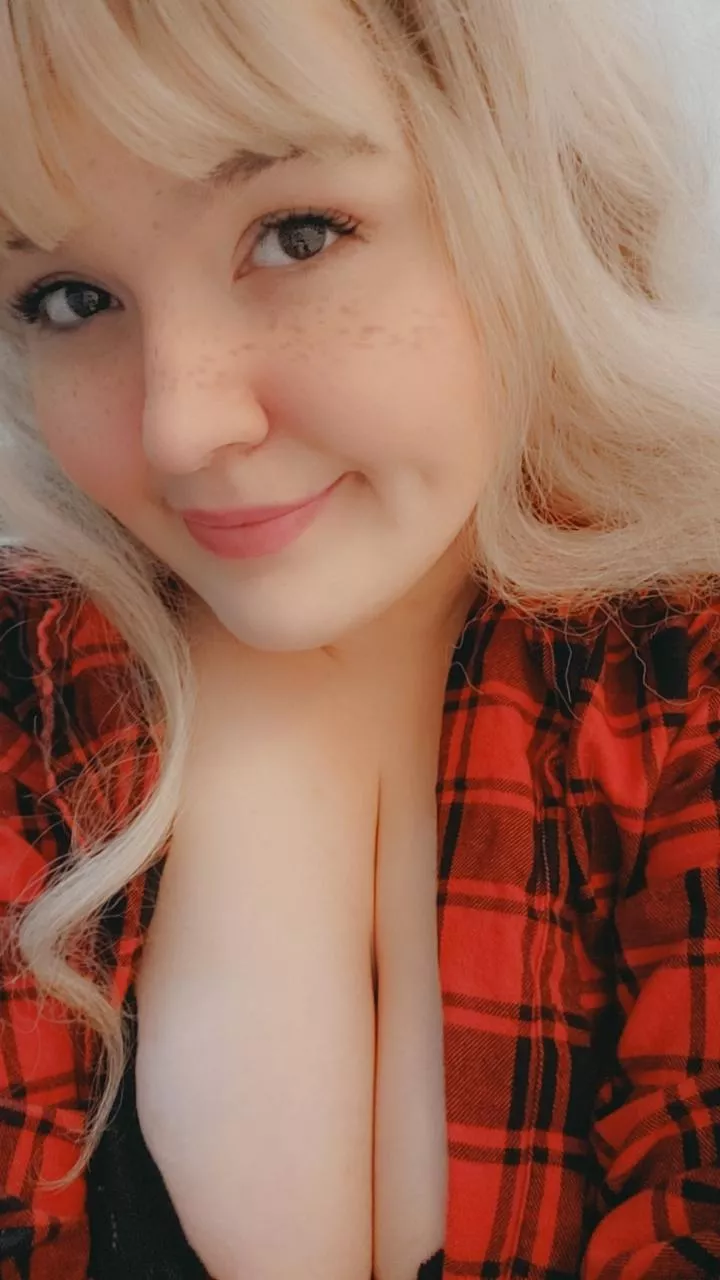 So much cleavage, you can hardly see down my blouse