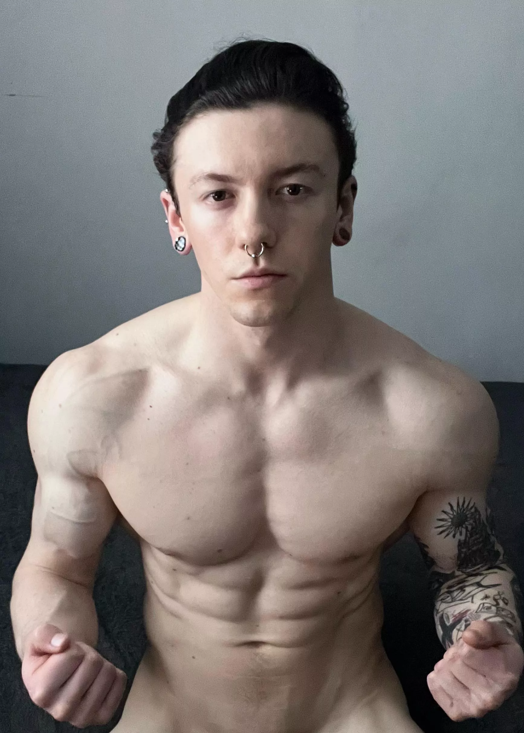 Someone help me break in my new bed 😏