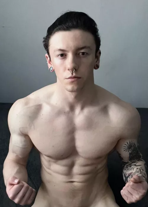 Someone help me break in my new bed 😏