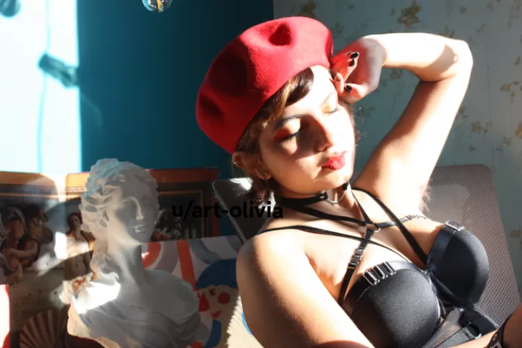 the secret to having such hairy armpits is that they need to receive the sun xd