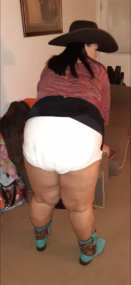 Turquoise boots ✔ Hat ✔ Skirt ✔ Diaper ✔ I'm now ready for church service.