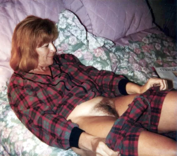 Vintage MILF displaying
