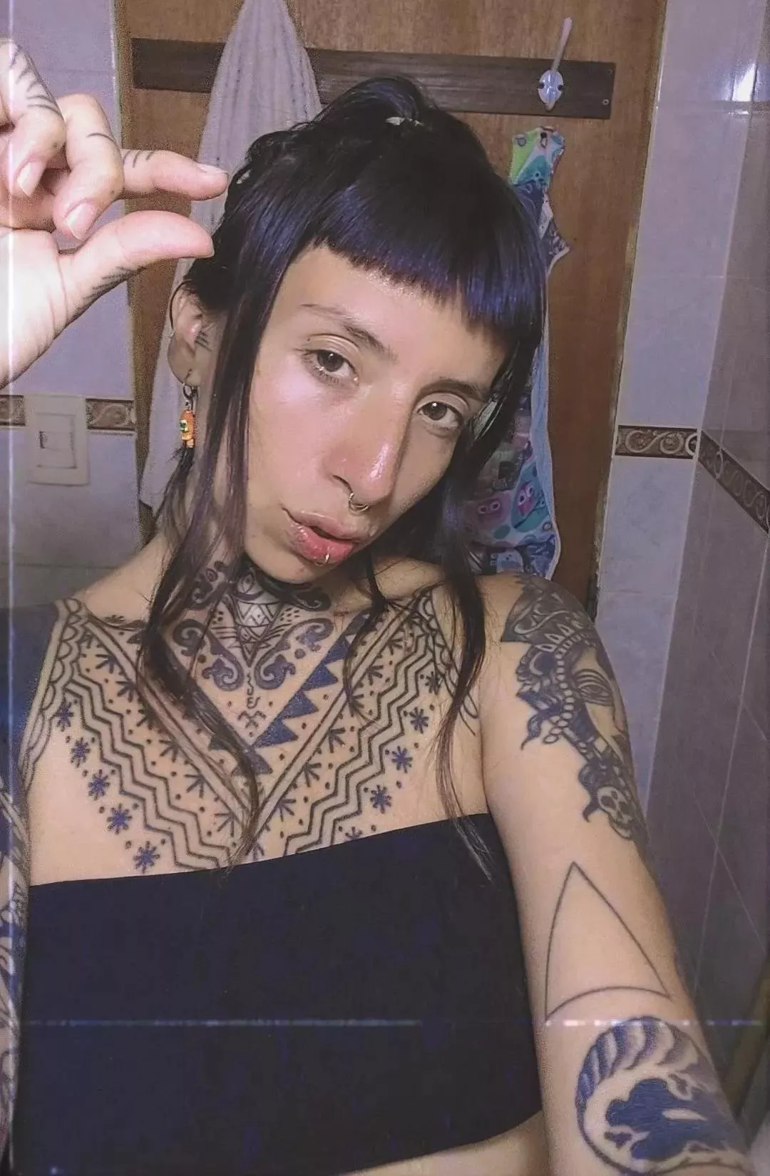 Well... u already know why u are here. 🧎‍♂️ U are a fucking submissive loser who need REAL perfection, and reminders ALL the time of how pathetic and weak u are.😈👸 Every single day i just grow and my position is always on Top😈😈😈 L