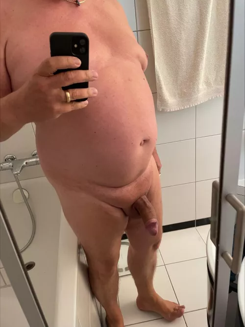 who wanna cam with me?