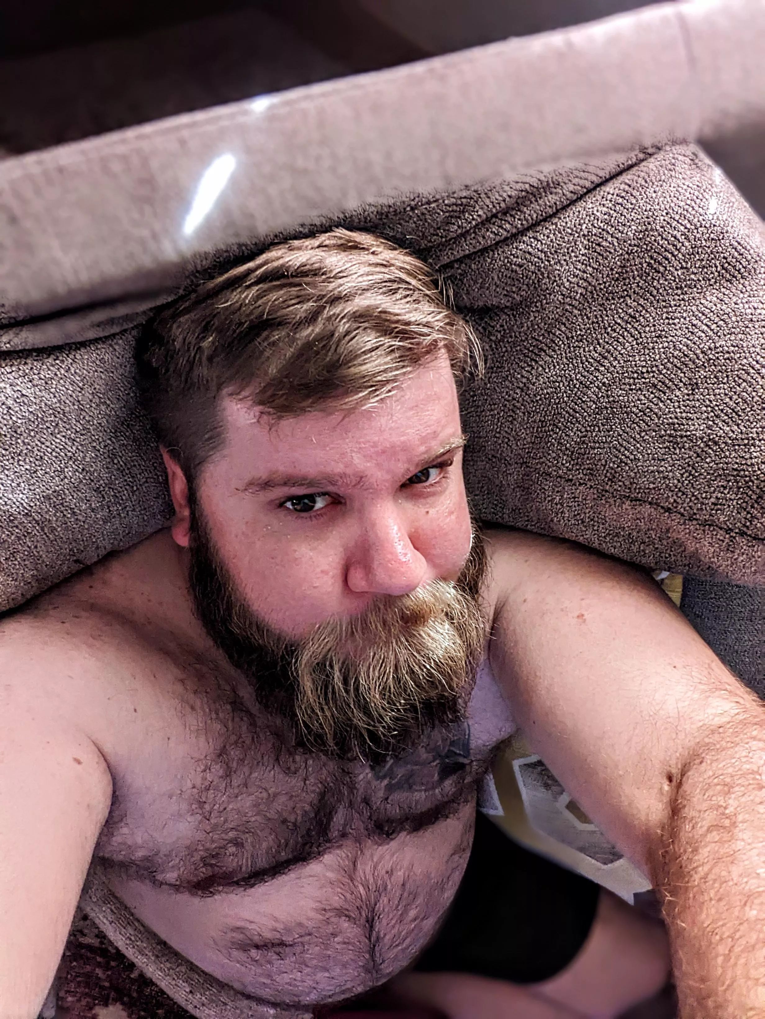 whoever said being single is fun lied 😂