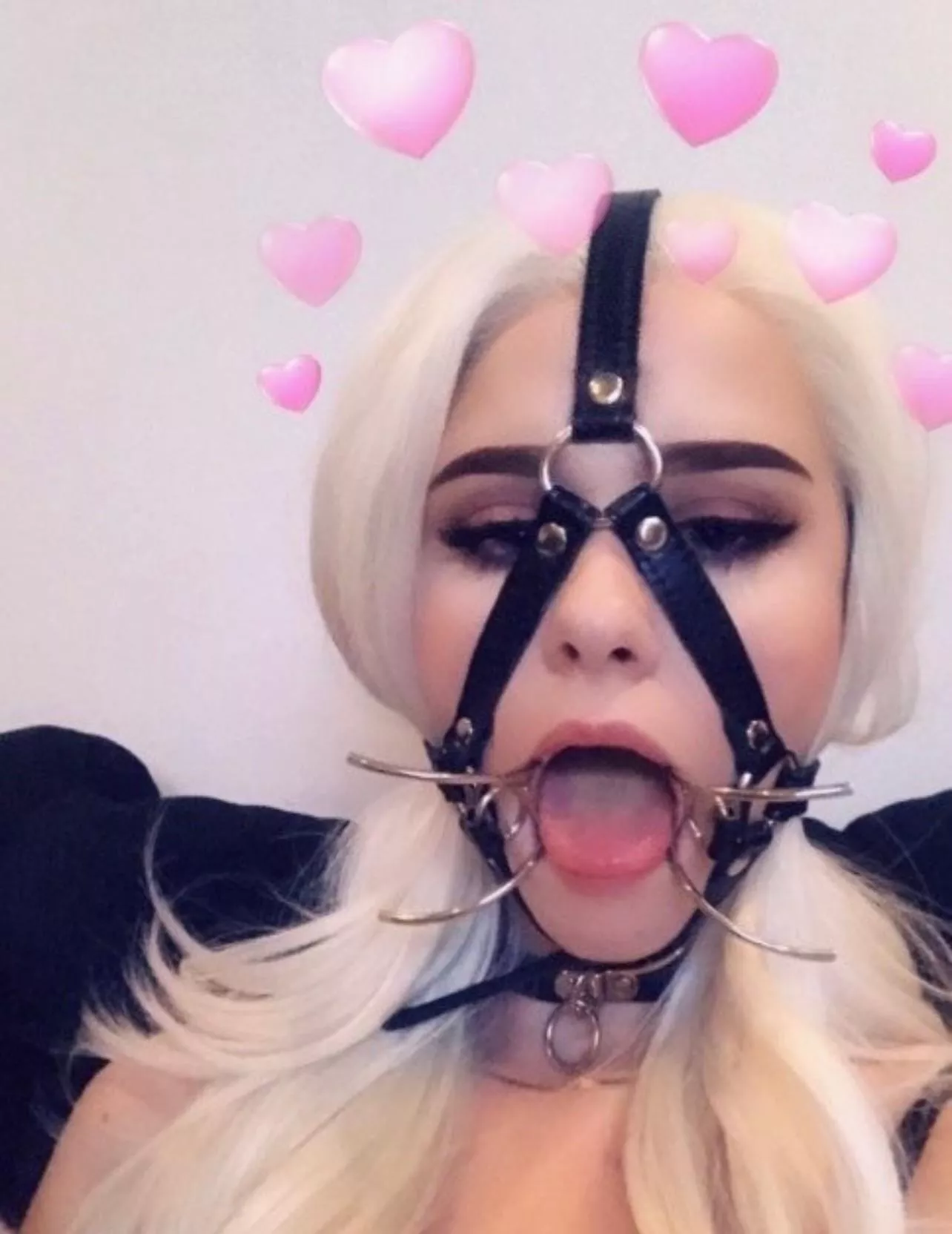 Would you push me against the wall and throat fuck me? 🥺💖💖