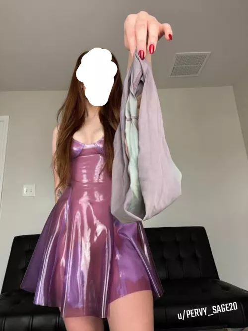 Would you sniff my panties😘😘