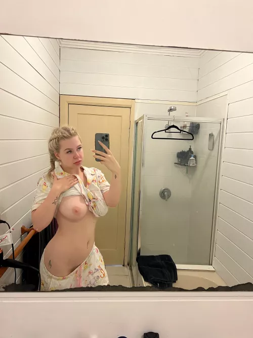 100% natural and busty [Image]