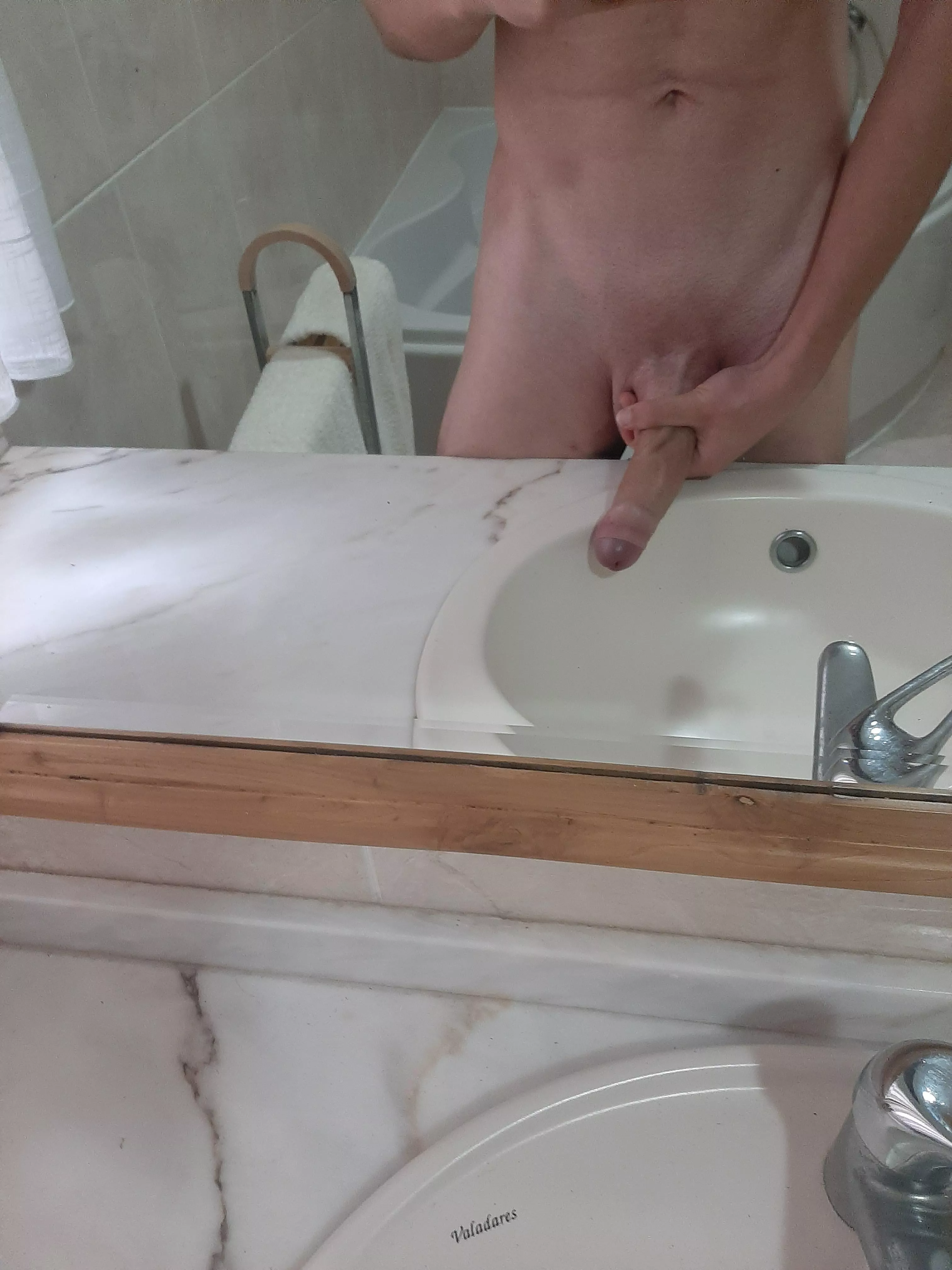 19 f.nunes2002 LF skinny petite shaved bttms LOVE fem/long haired/asian hmu