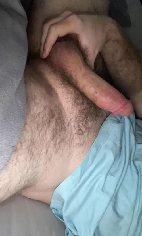 21 m USA hairy college guy looking for bros to JO with HMU @shawneg001