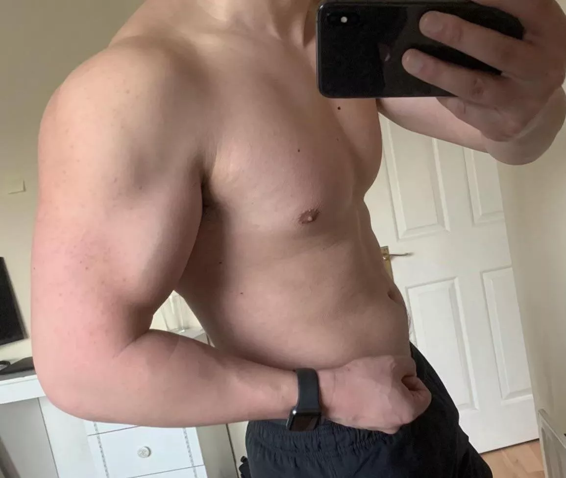 23 muscular small cock. Looking for big cocks to verbally humiliate me. Add jayf255