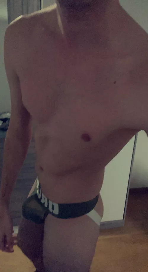 24 france. Looking for a strong dom or a hot bro now. Send asl and face when you add. Sc is yoursexygay
