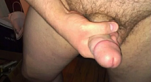 31 bi daddy with a thick cock and dad bod and big balls. Looking for younger twinks to play with. Verbal face live +++. Add me - rpmcmikey