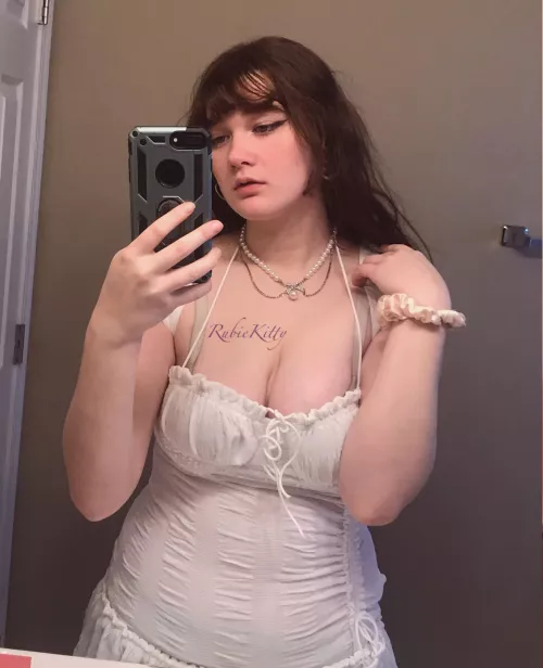 A pretty little mirror selfie for you💕