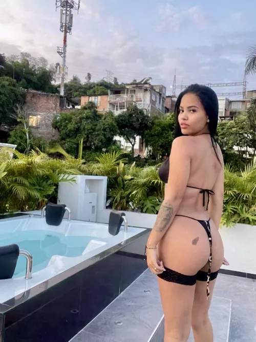 About to take a little dip 😉💦